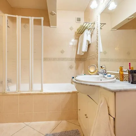 Apartment Bright With Wifi At The Porte De Cannes Le Cannet